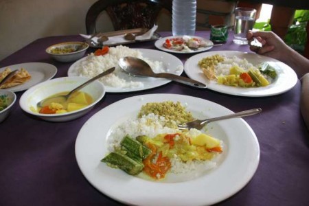 tradičné jedlo (Rice and Curry)